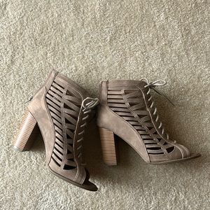 Tan Lace Up Chunky Heel Heels